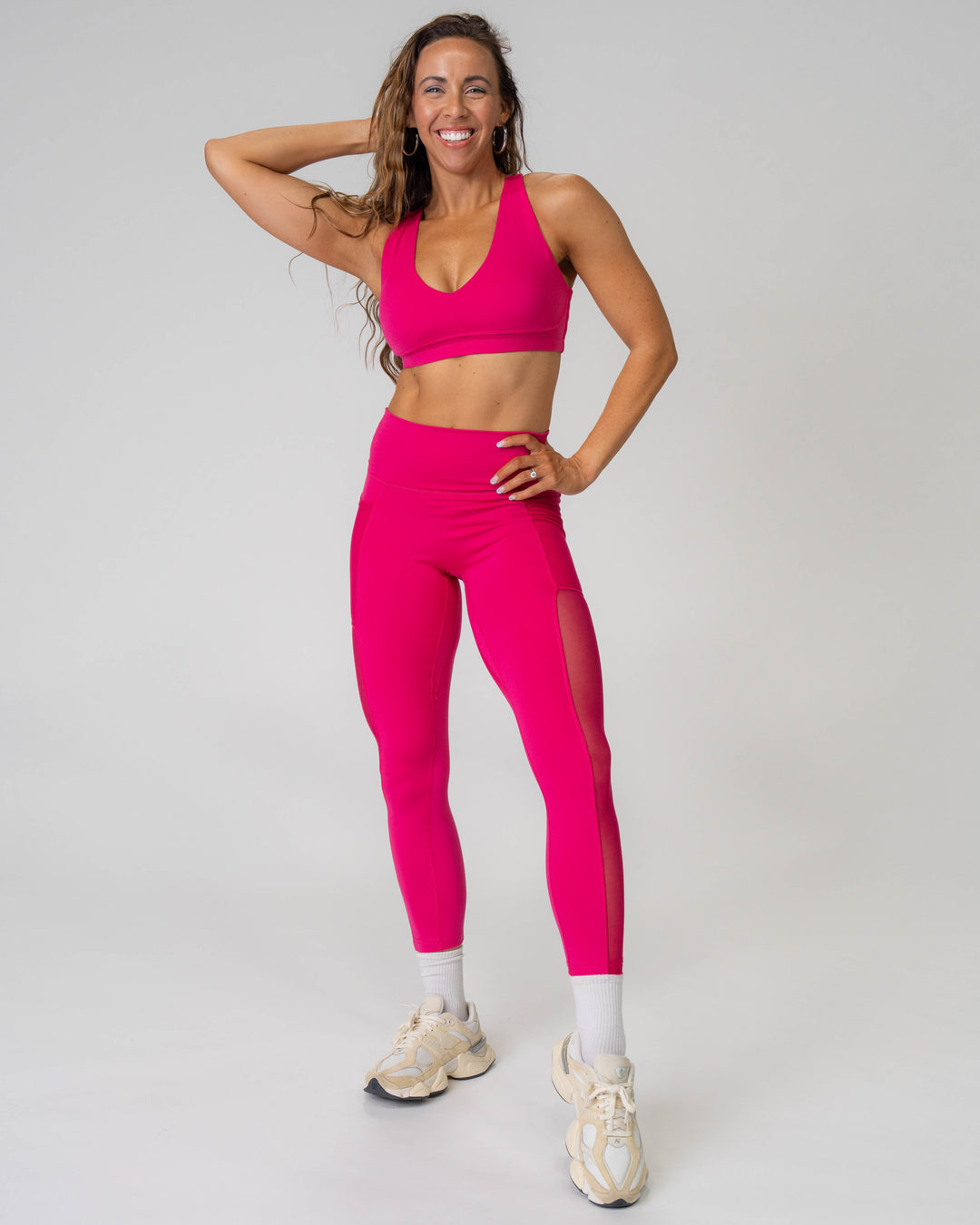 DAYDREAM V-Scoop Neck Racerback Sports Bra