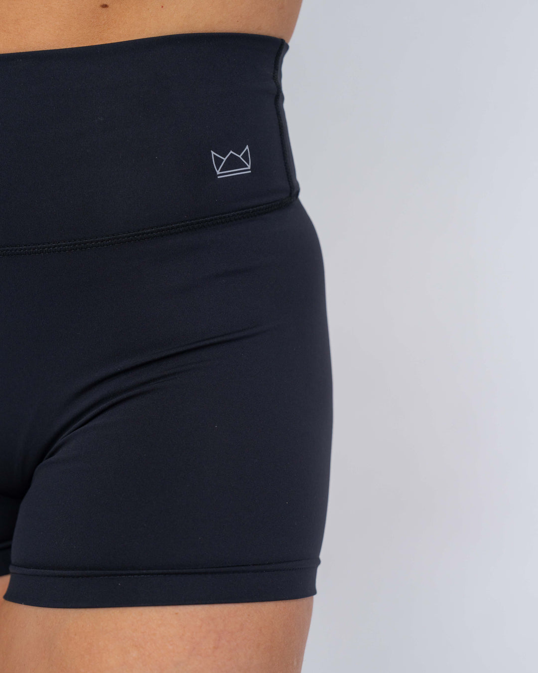 ESSENCE 4.5" Performance Short